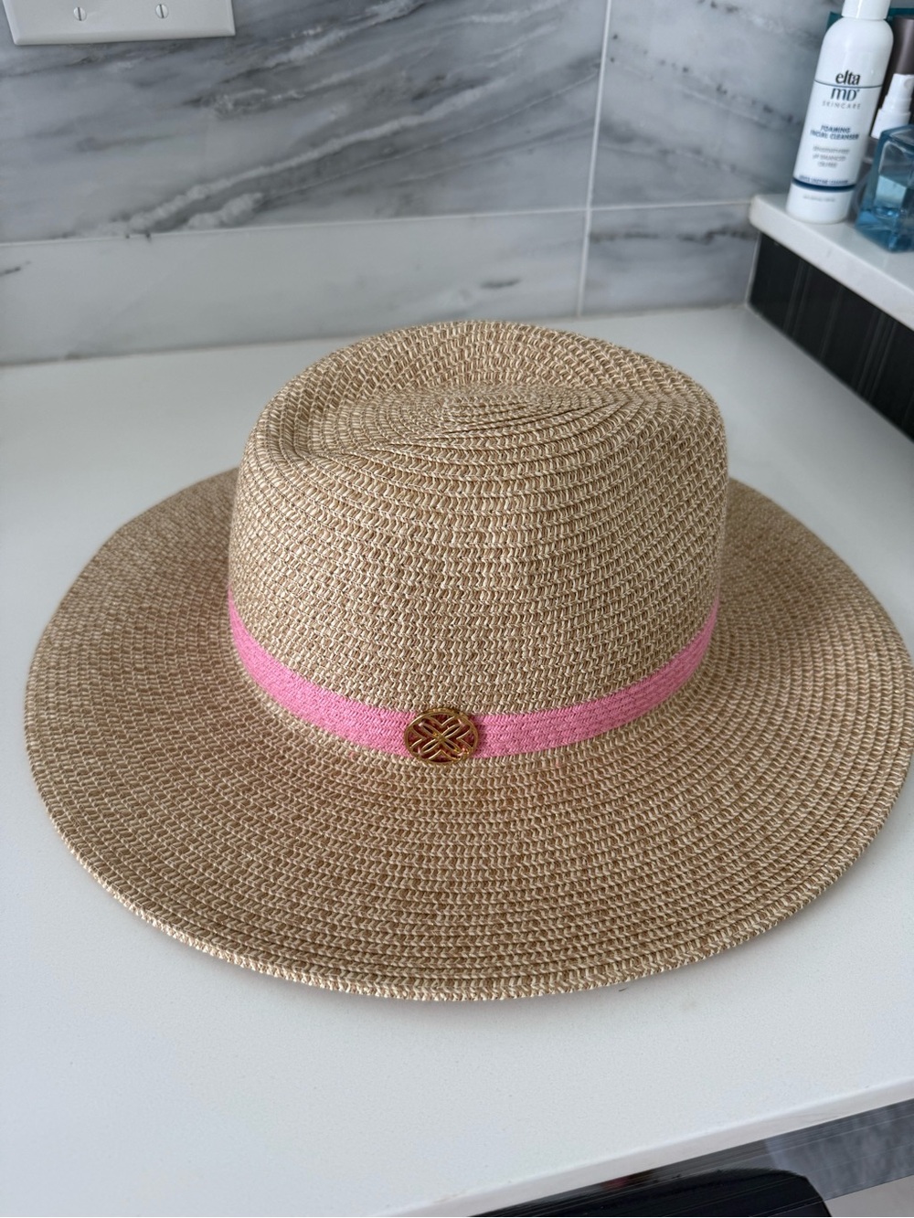 Lilly Pulitzer® Shade Seeker Hat.  Size M/L - Picture 4 of 7